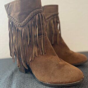 Brown western fringed booties for all the coastal cowgirlies! Women's size 11